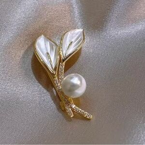Luxury Elegant Gold and Pearl Leaf Brooch.